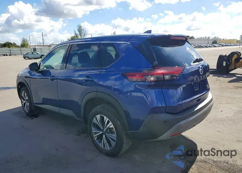 2021 Nissan Rogue Sv z USA, uszkodzony, nr VIN 5N1AT3BA6MC723631